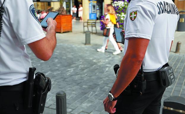Sorprenden en Donostia a dos personas que habían viajado de Sevilla sin justificación