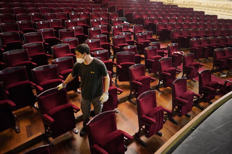 El Victoria Eugenia reabre sus puertas para rendir homenaje a los sanitarios