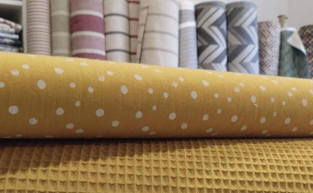 Taller sostenible II: «Crea una blusa reutilizando una pashmina»