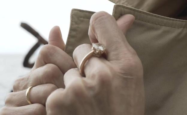 Alex Vallejo presenta su nueva colección colorista de joyas y un videoclip impulsando el 'made in San Sebastián'