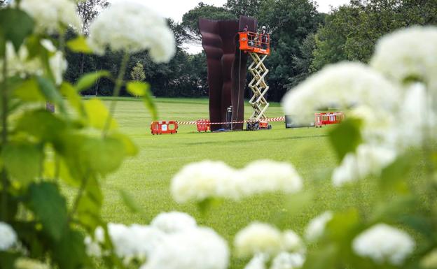 Comienza la restauración de 'Buscando la luz I', la obra más emblemática de Chillida Leku