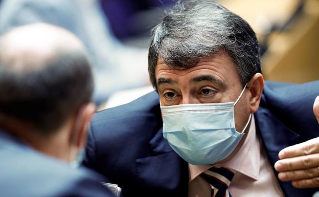 Jeltzales y soberanistas registran juntos la comisión de investigación de los GAL