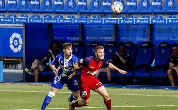 Osasuna asalta Mendizorroza y acaricia la permanencia