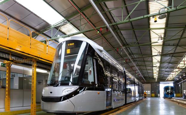 CAF firma tres contratos por valor de 100 millones de euros