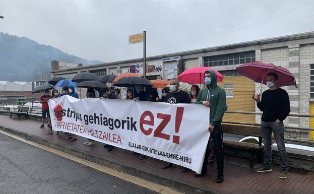 Los sindicatos protestan por la muerte de un trabajador en Irura