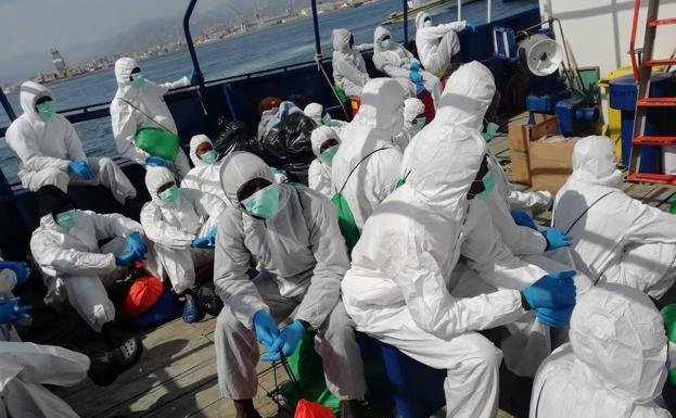 «El 'Aita Mari' regresa a Pasaia con sabor agridulce; podríamos seguir rescatando»