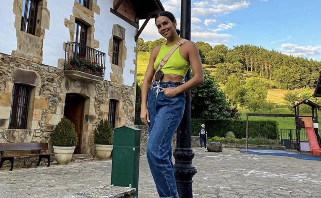 Cristina Pedroche: El bolso de 1.420 euros con el que ha recorrido Gipuzkoa