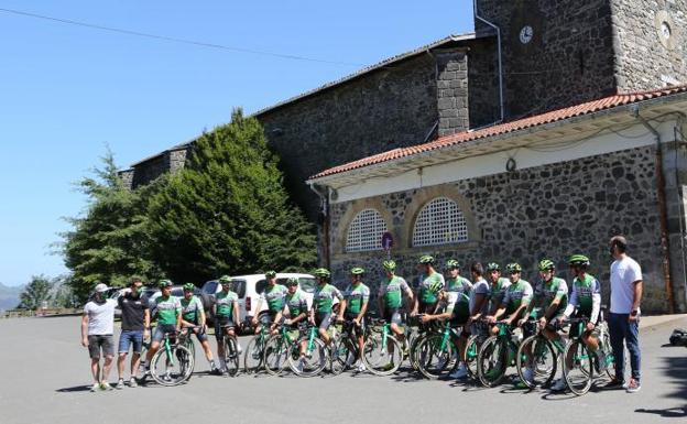 Los ciclistas vuelven a peregrinar a Arrate