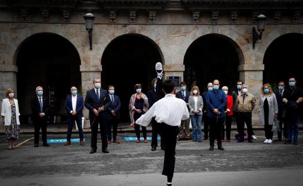 Las Juntas celebran en Bergara su tradicional pleno itinerante, este año marcado por el Covid
