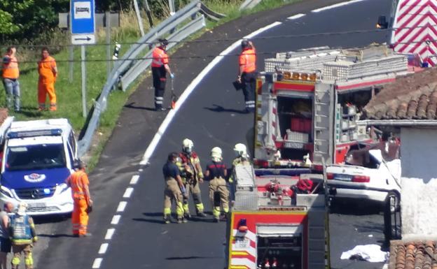 Dos muertos en un choque entre un turismo y una moto en Muxika