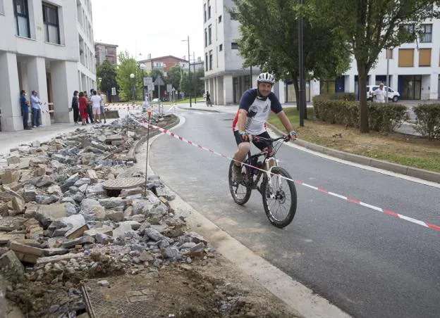 Los ciclistas podrán disfrutar del nuevo tramo de bidegorri, en principio, a partir de otoño. / F. DE LA HERA