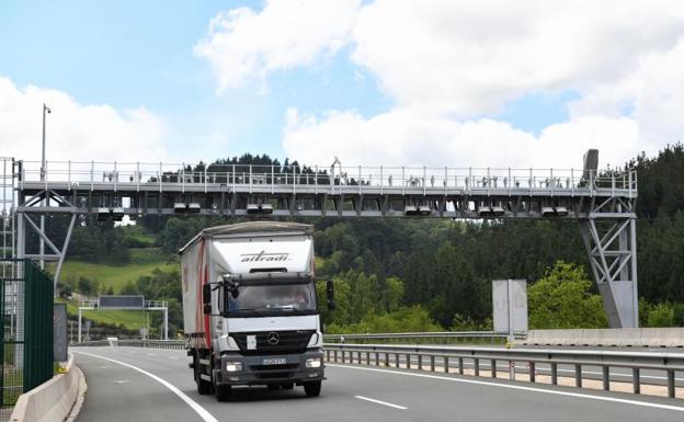 La Diputación aprueba la norma de peajes en la autovía de Deskarga