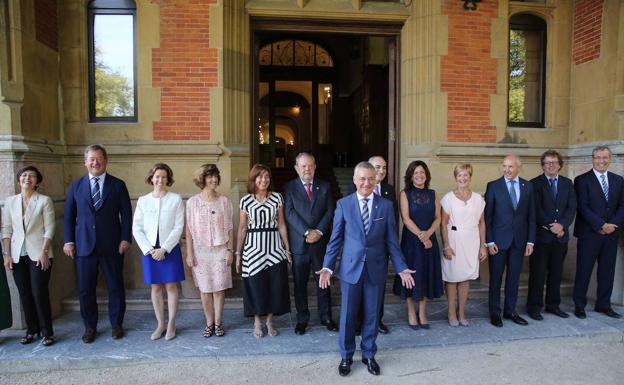 El PNV asume que el PSE mantenga tres consejeros en una coalición anticrisis