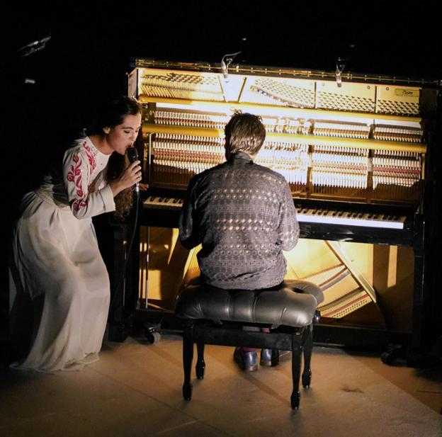 El vuelo libre de dos aves sin ataduras