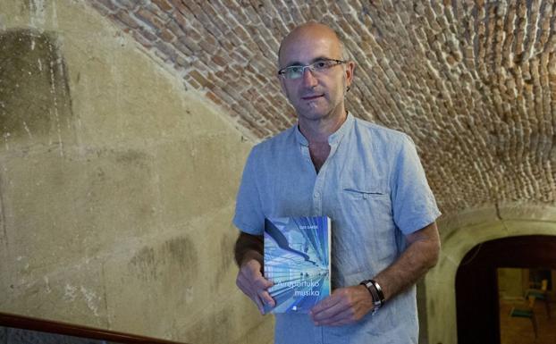 'Aireportuko musika', «thriller politiko itxura» duen botereari eta biolentziari buruzko gogoeta