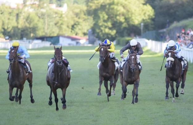 Agosto, tiempo de grandes premios en el hipódromo