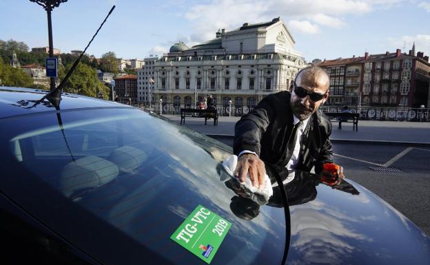 Competencia recurrirá la obligación de contratar con media hora de antelación un VTC en Euskadi