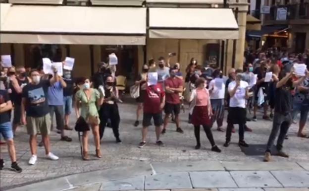 Los jueces vascos amplían el horario del ocio nocturno, mientras el Gobierno decide cerrar pubs y discotecas