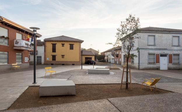 Un «traje a medida» para la plaza de un pueblo de León
