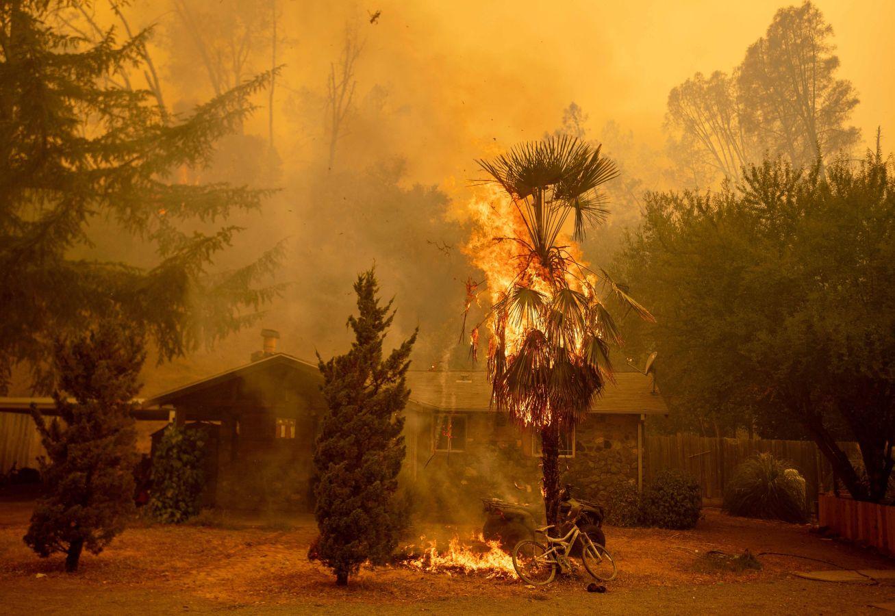 California azotada por fuertes incendios