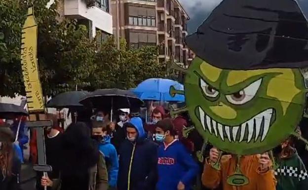 El 'Ospa Eguna' de Alsasua discurre sin incidentes pero la tormenta política no baja