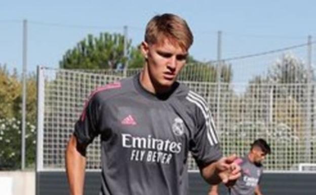 Martin Odegaard ya se ejercita en Valdebebas a las órdenes de Zidane