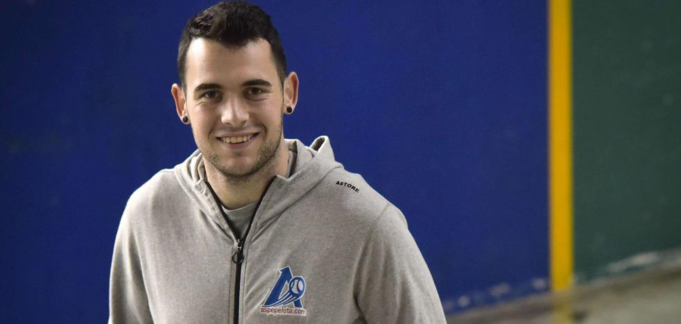 Erik Jaka cede su puesto mañana en Ayegui a Peio Etxeberria