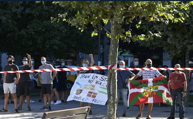 Nueve detenidos en los disturbios durante un acto de Vox en Santurtzi