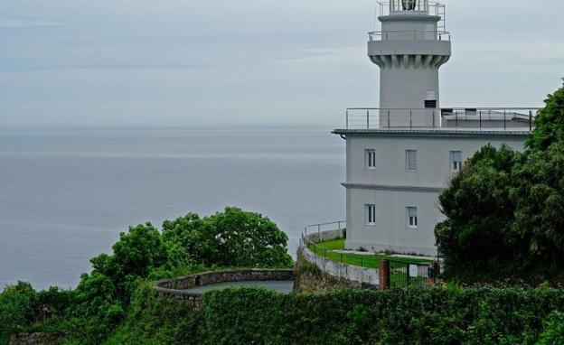 La renovación del pavimento de tres caminos rurales de la falda norte de Igeldo, en marcha