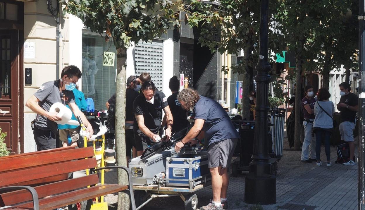 El Rodaje De La Pelicula Erase Una Vez Euskadi Ya Se Deja Sentir En La Calle Legazpi El Diario Vasco