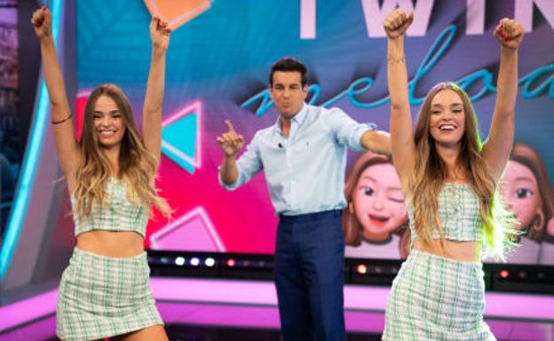 Twin Melody se estrenan en El Hormiguero haciendo bailar un Tik Tok a Pablo Motos y Mario Casas