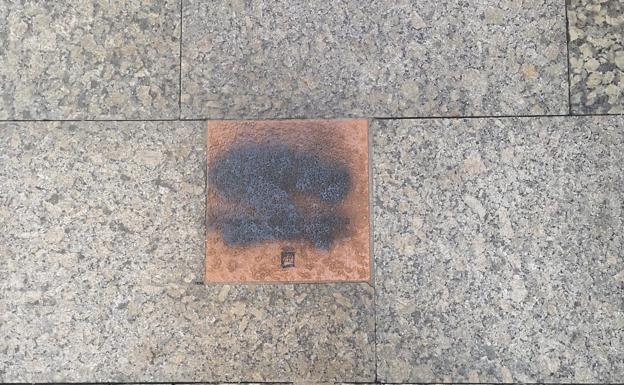 Denuncian un nuevo sabotaje a la placa en memoria de Gregorio Ordóñez en San Sebastián