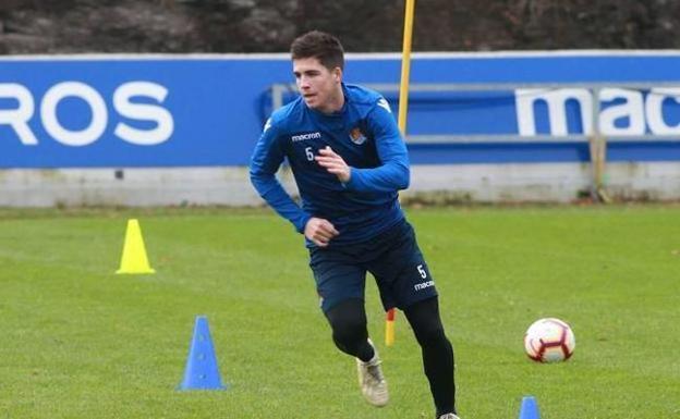 Zubeldia abandona el entrenamiento tras una torsión en la rodilla