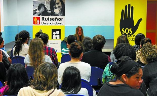 SOS Racismo Gipuzkoa busca voluntarios para continuar con su labor de mentorias
