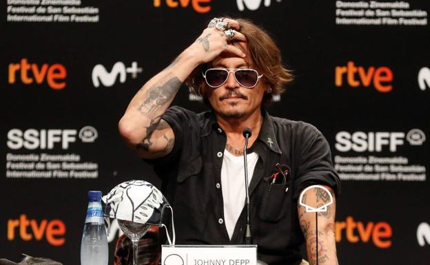 Johnny Depp: «Shane me dio unas pastillas y lo siguiente que recuerdo es abrir los ojos en una bañera tres días después»