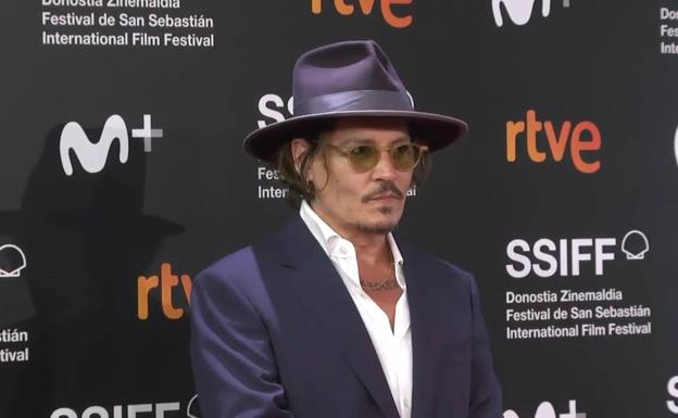Johnny Depp cautiva en la alfombra roja