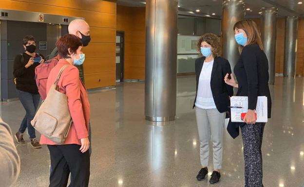 Mendia ensalza el valor de la Mesa de Diálogo Social pero mantendrá abiertas todas la vías