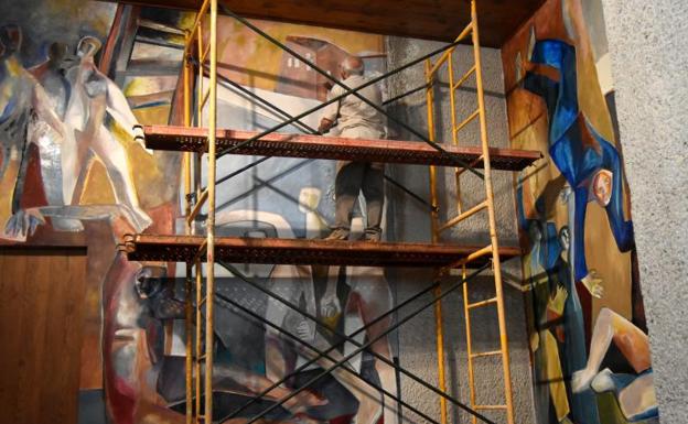 Xabier Egaña culmina la restauración de sus murales del camarín de la Virgen de Arantzazu