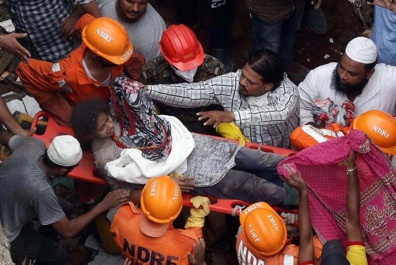 Una decena de muertos por el derrumbe de un edificio en la India