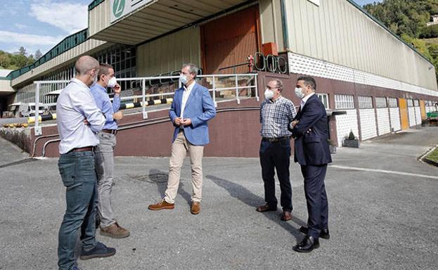 Zelatun, de fabricar sobres a producir 18.000 mascarillas al día