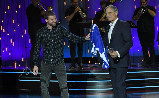 Viggo Mortensen recibe el Premio Donostia con elogios «al público que sigue apoyando al cine»