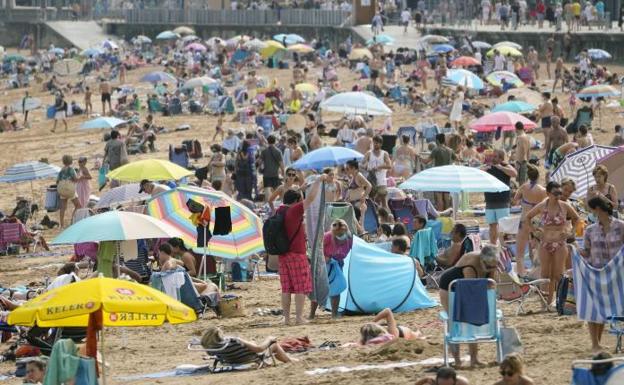 Las playas de Gipuzkoa registraron en verano el doble de afluencia que el pasado año