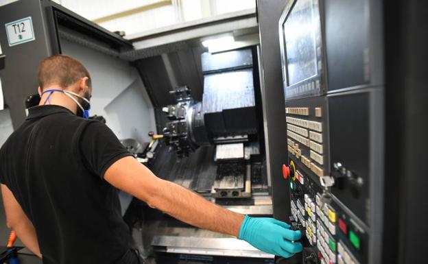 Egile capea la crisis aeronáutica y comienza a fabricar en la nueva planta de Itziar