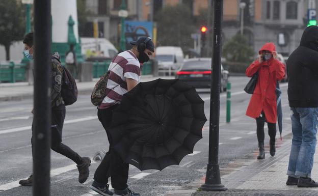 'Alex' inaugura octubre con viento y lluvia