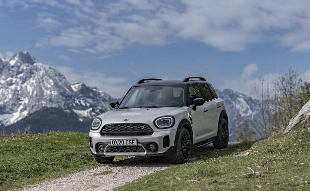 Al volante del renovado Mini Countryman SE: versatilidad con cero emisiones