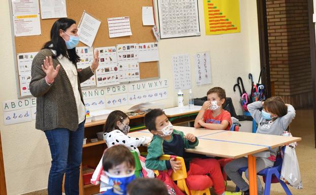 Educación reforzará los centros públicos tras un inicio de curso «mejor de lo previsto»