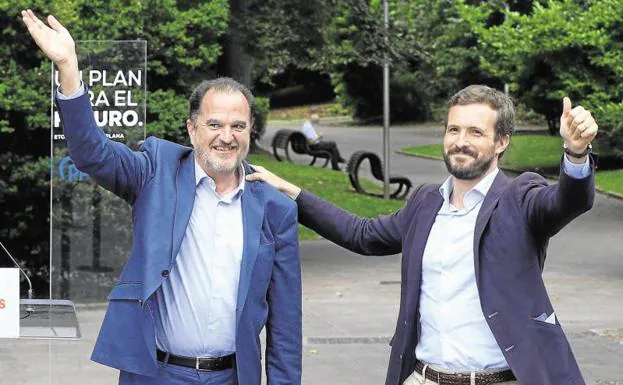 Carlos Iturgaiz, elegido nuevo presidente del PP vasco con un respaldo casi unánime