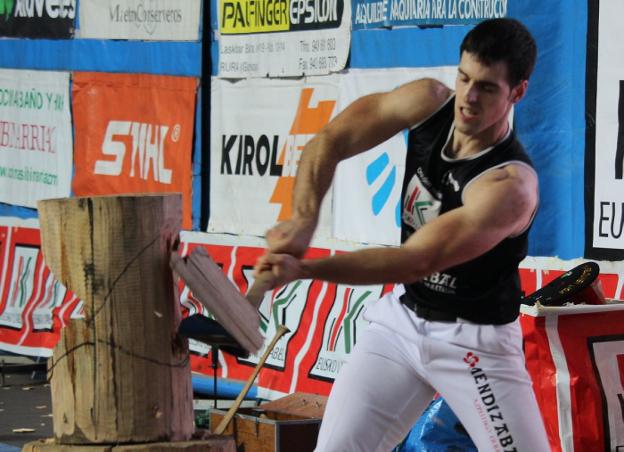 Txikiak bere gorakada berretsi du Aizkolarien Liga irabaziz