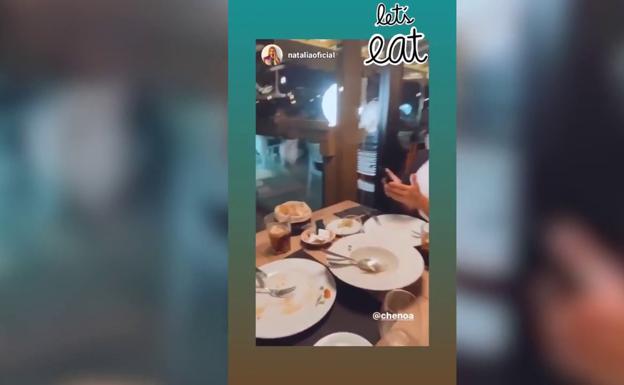 Chenoa disfruta de una agradable cena junto con su amiga Natalia de OT