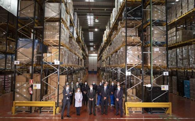 Euskadi almacena 5 millones de batas, 23 millones de mascarillas y 100 millones de guantes